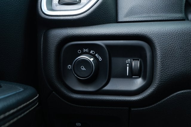 2024 RAM 1500 Laramie Crew Cab 4x2 5'7' Box