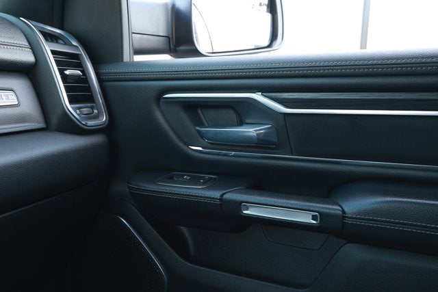 2024 RAM 1500 Laramie Crew Cab 4x2 5'7' Box