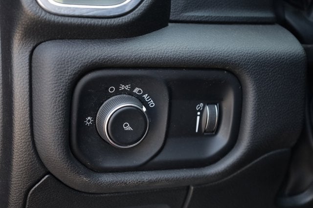 2024 RAM 1500 Laramie Crew Cab 4x2 5'7' Box