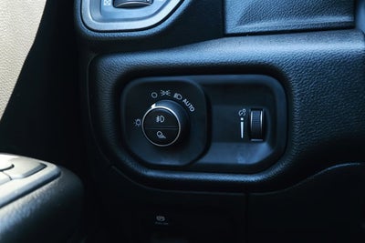 2025 RAM 1500 Tradesman Crew Cab 4x4 5'7' Box