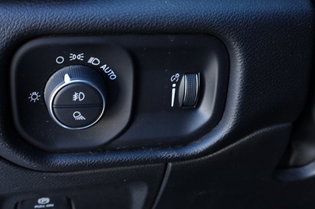 2023 RAM 1500 Big Horn Crew Cab 4x4 5'7' Box