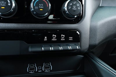 2026 RAM 1500 RAM 1500 EXPRESS CREW CAB 4X4 5'7' BOX