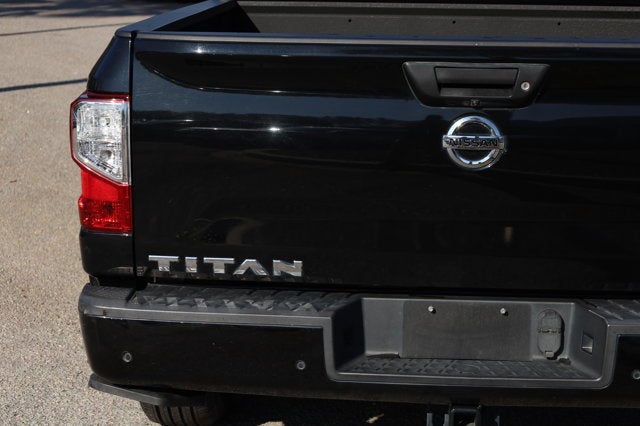 2021 Nissan TITAN Crew Cab SV 4x2