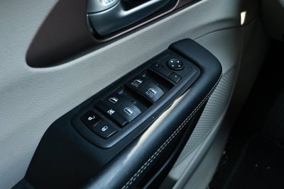 2024 Chrysler Voyager LX