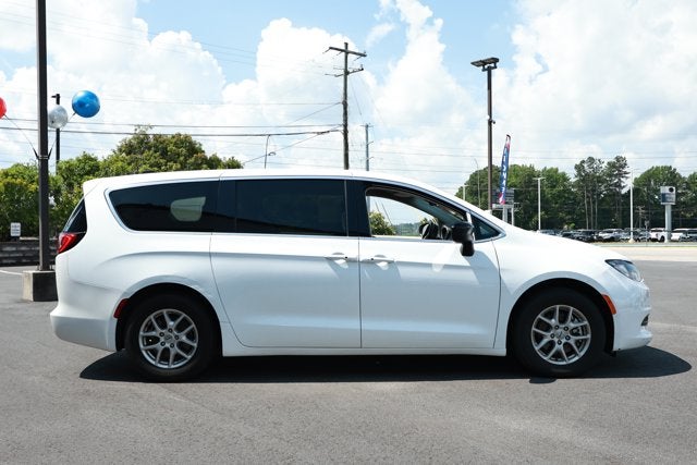 2024 Chrysler Voyager LX