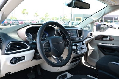 2024 Chrysler Voyager LX