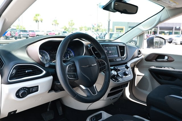 2024 Chrysler Voyager LX