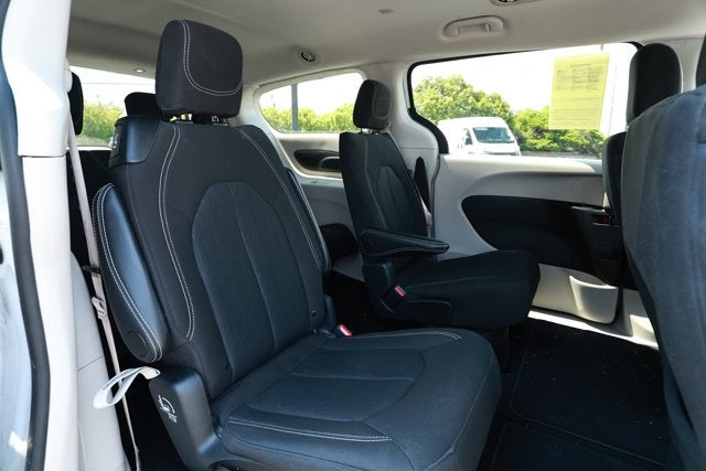 2024 Chrysler Voyager LX