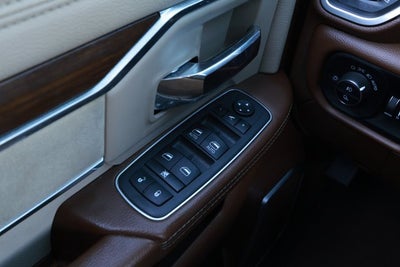 2022 RAM 3500 Laramie Crew Cab 4x2 8' Box