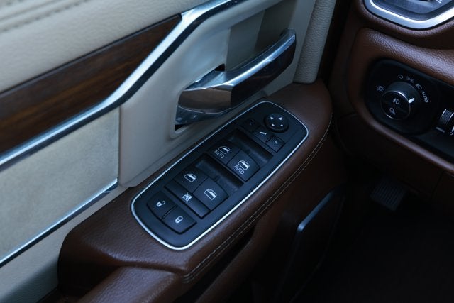 2022 RAM 3500 Laramie Crew Cab 4x2 8' Box