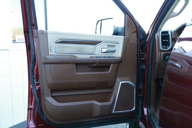 2022 RAM 3500 Laramie Crew Cab 4x2 8' Box