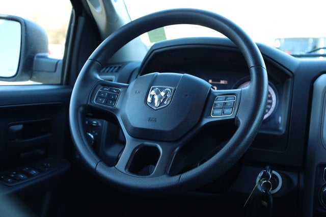 2022 RAM 1500 Classic Tradesman Crew Cab 4x4 5'7' Box