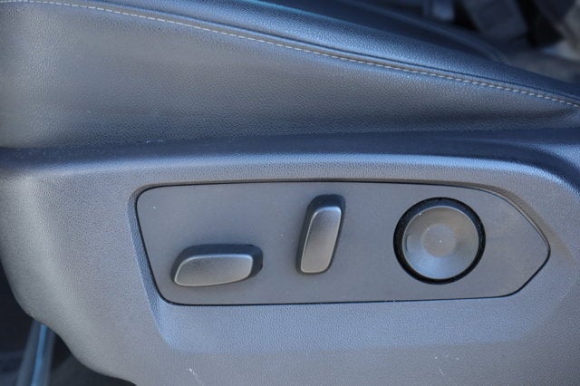 2025 GMC Sierra 1500 2WD Crew Cab Short Box SLT