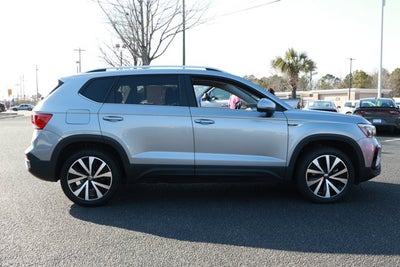 2024 Volkswagen Taos SE