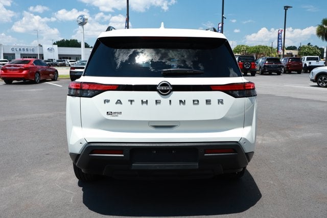 2025 Nissan Pathfinder SV