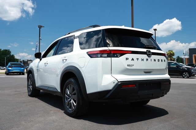 2025 Nissan Pathfinder SV