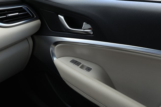 2025 Genesis G70 2.5T RWD