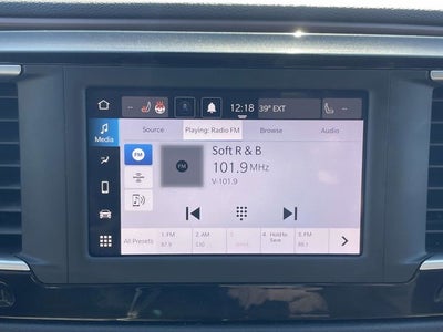 2023 Chrysler Voyager LX