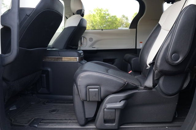 2025 Toyota Sienna Platinum