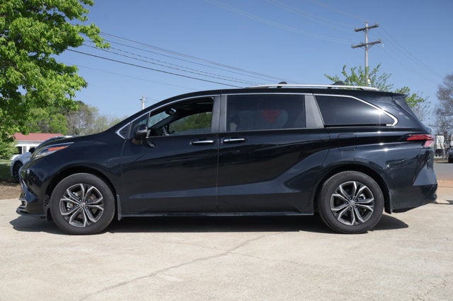 2025 Toyota Sienna Platinum