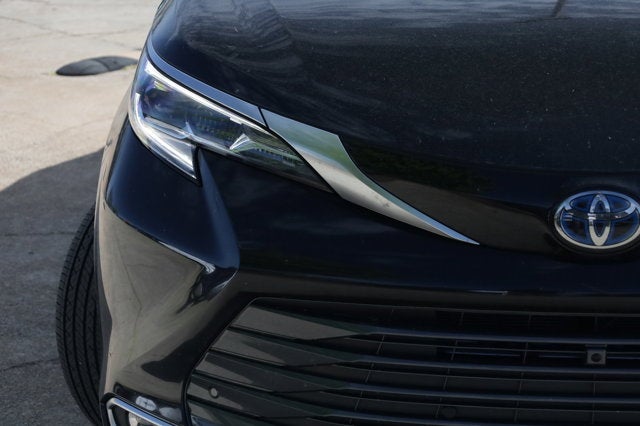 2025 Toyota Sienna Platinum