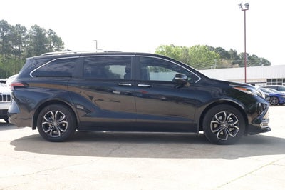 2025 Toyota Sienna Platinum