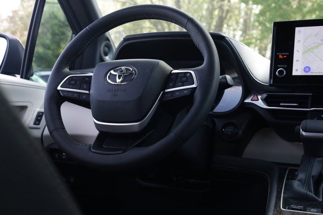 2025 Toyota Sienna Platinum