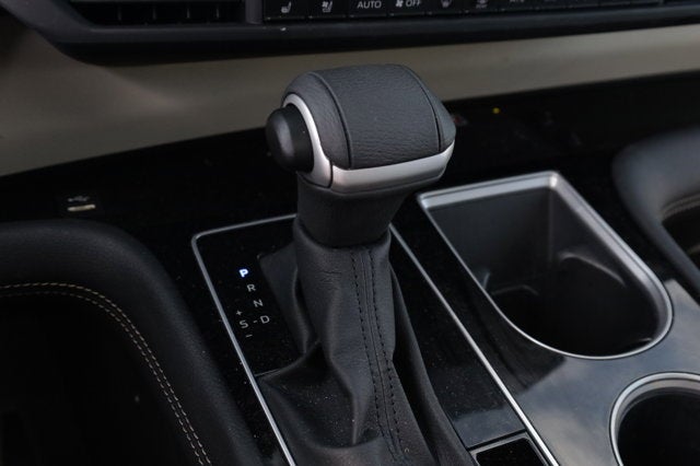 2025 Toyota Sienna Platinum