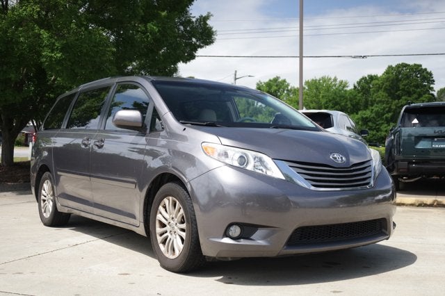 2014 Toyota Sienna XLE AAS