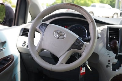 2014 Toyota Sienna XLE AAS