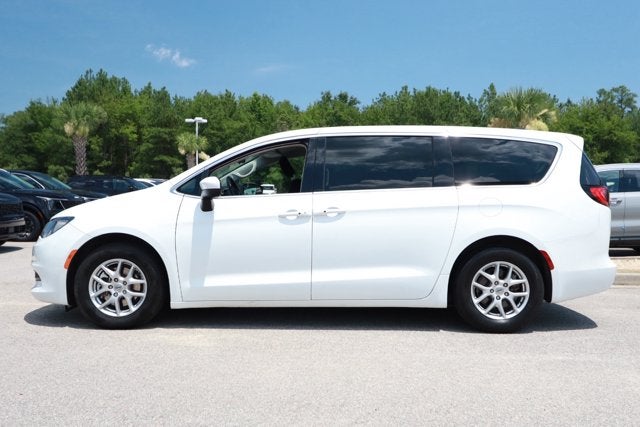 2022 Chrysler Voyager LX