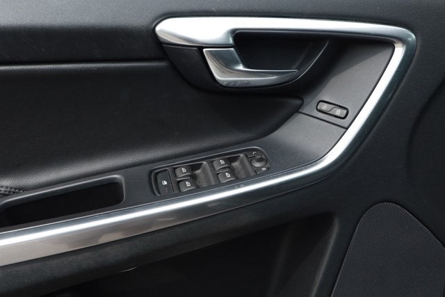 2016 Volvo XC60 T6 Drive-E