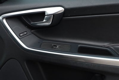 2016 Volvo XC60 T6 Drive-E